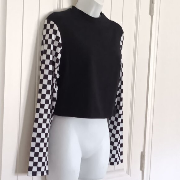 Shein Curve 1XL Black & White Checkered Long Sleeve Crop Top - Picture 3 of 6